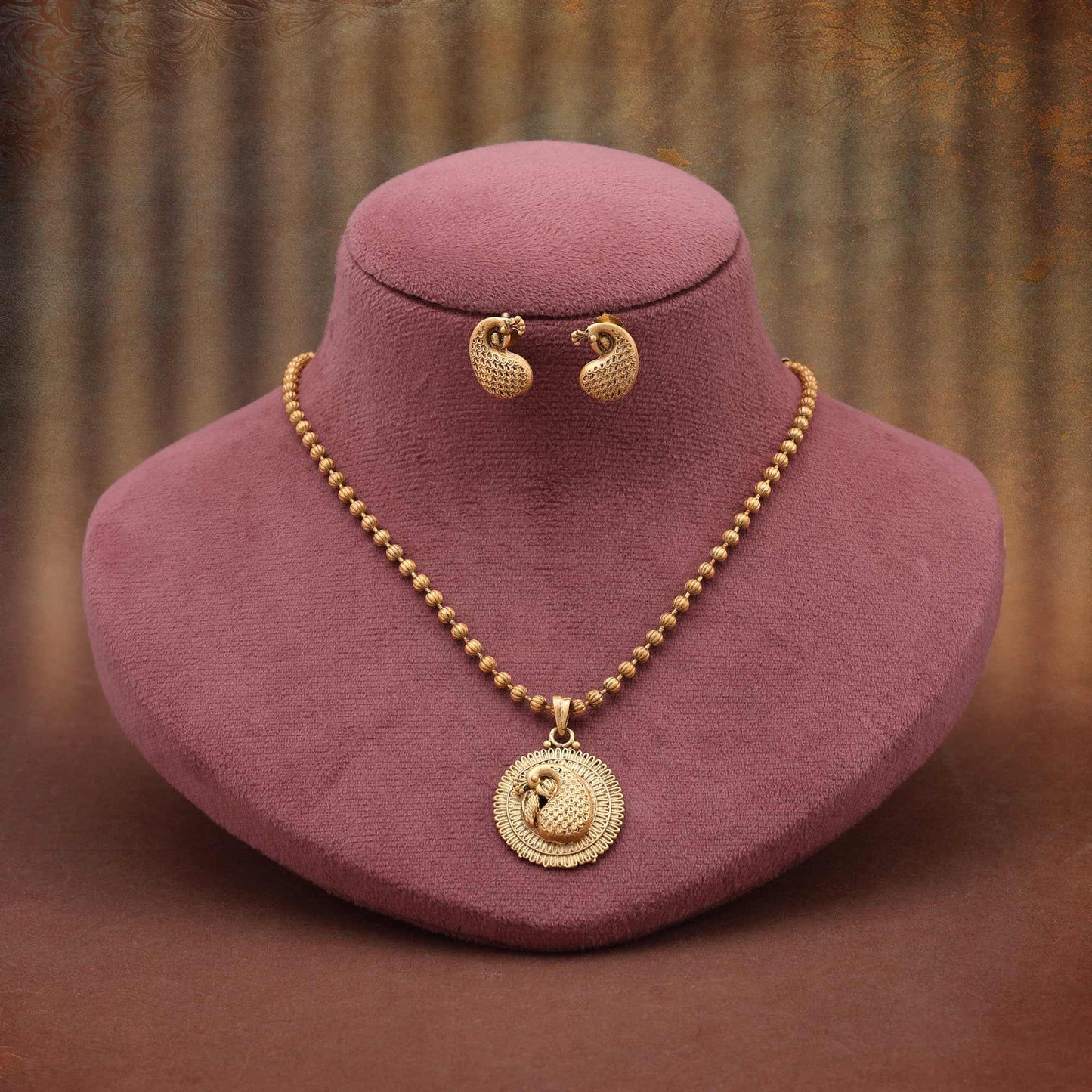 Handcrafted Gold Color Matte Gold Necklace Set Ideal For Bridal Jewelry Collection