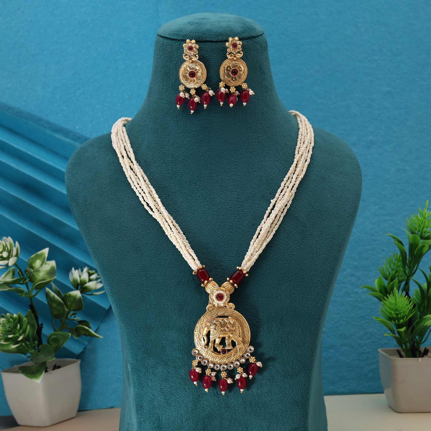 Wunderschönes Rani-farbenes mattgoldenes Halsketten-Set für Feste und Hochzeiten