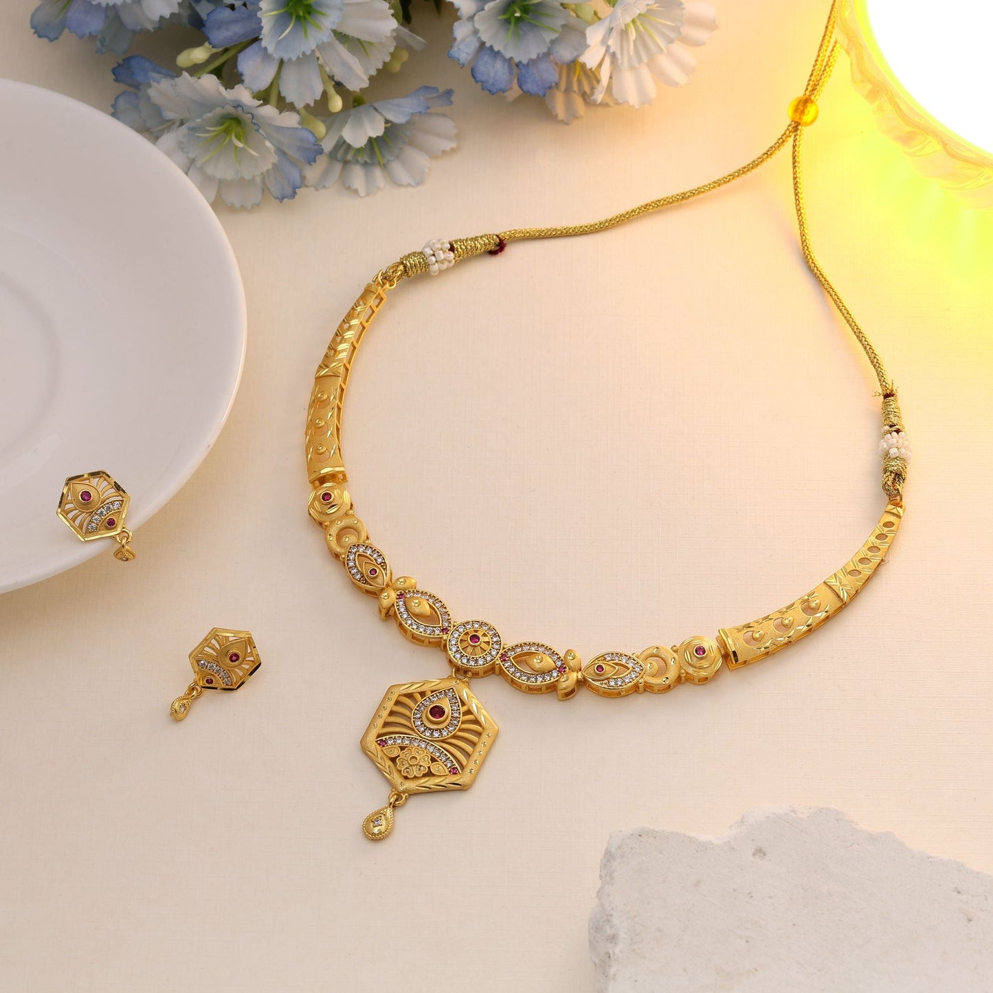 Gold Color Matte Gold Necklace Set Suitable For Wedding And Festive Occasions