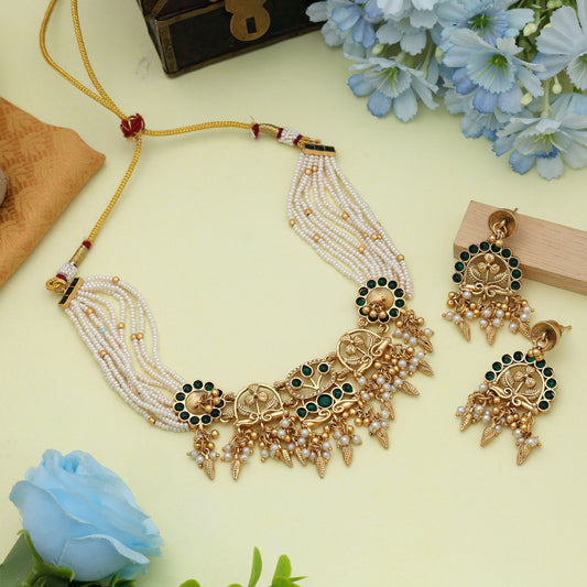 Grüne Choker-Halskette, mattgoldfarbenes Set, elegantes, traditionelles Schmuckstück für den Alltag