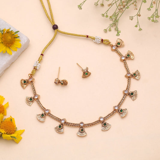 Grünes Tempelkette-Schmuckset im eleganten südindischen Modestil