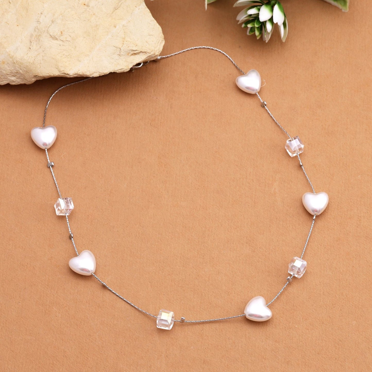 Elegant White Color Fashion Necklace With Stylish Design Perfect For Party Wear