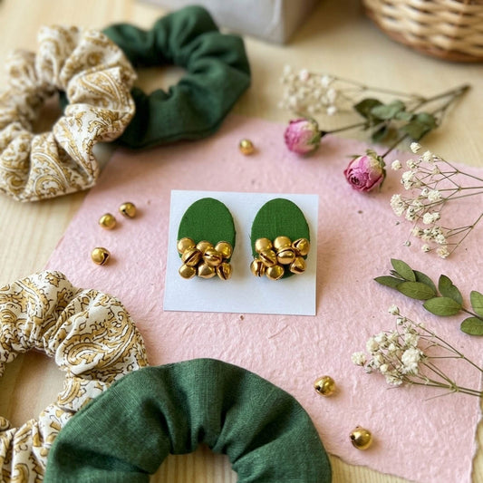 Elegante Mehandi-grüne handgefertigte Ohrringe Festlicher ethnischer Schmuckdesign