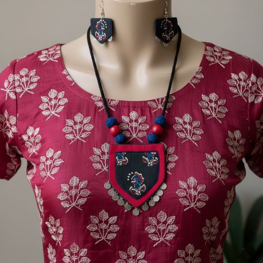 Trendiges mehrfarbiges Halskettenset aus Holz mit kulturellem Handwerks-Touch