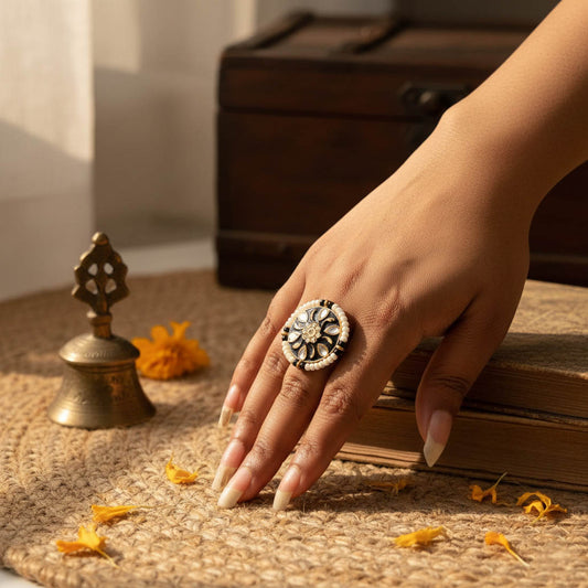 Schwarzfarbene Meena-Arbeit-Moderinge Stilvoller traditioneller Ethno-Schmuck