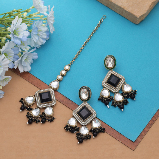 Stylisches schwarzes Kundan Ohrringe Tikka Set mit Designer-Ethnischem Party-Finish