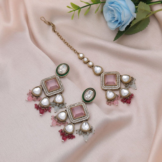 Premium Mehrfarbiges Kundan Ohrringe Tikka Set für Brautschmuck-Styling