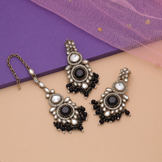 Elegantes schwarzes Kundan-Ohrring-Tikka-Set für festliche, traditionelle Mode-Looks
