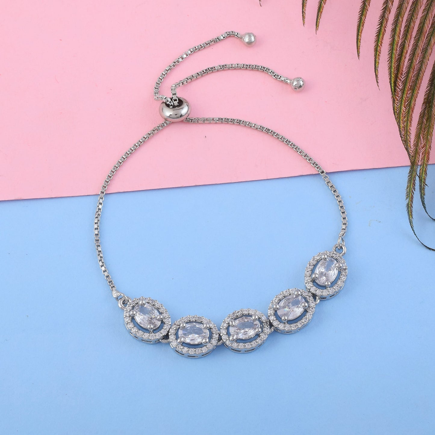 Strahlendes silberfarbenes Armband mit amerikanischen Diamanten für tägliche Glamour-Verschönerungen