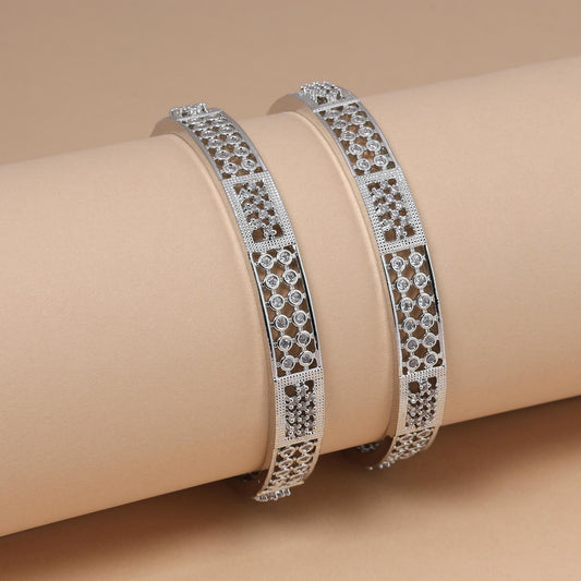 Silberfarbener funkelnder American Diamond Armreif Größe: 2.6 Für Party- und festliche Anlässe