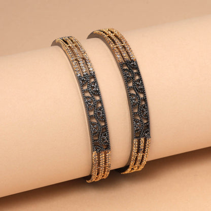 Schwarz-goldener eleganter zweifarbiger American Diamond Armreif Größe: 2.6 für traditionelle Kleidung
