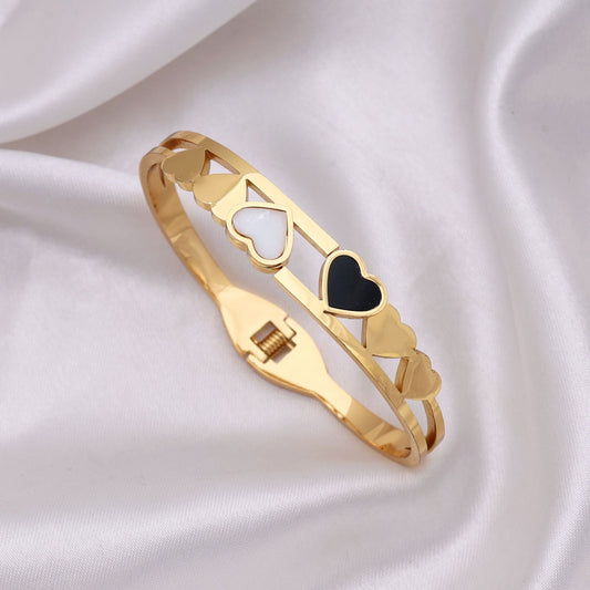 Black & White Color Anti Tarnish Bracelet Crafted For Modern Contrast Stylish Daily Fashion