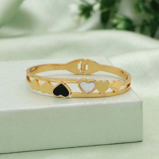 Black & White Color Anti Tarnish Bracelet Crafted For Modern Contrast Stylish Daily Fashion