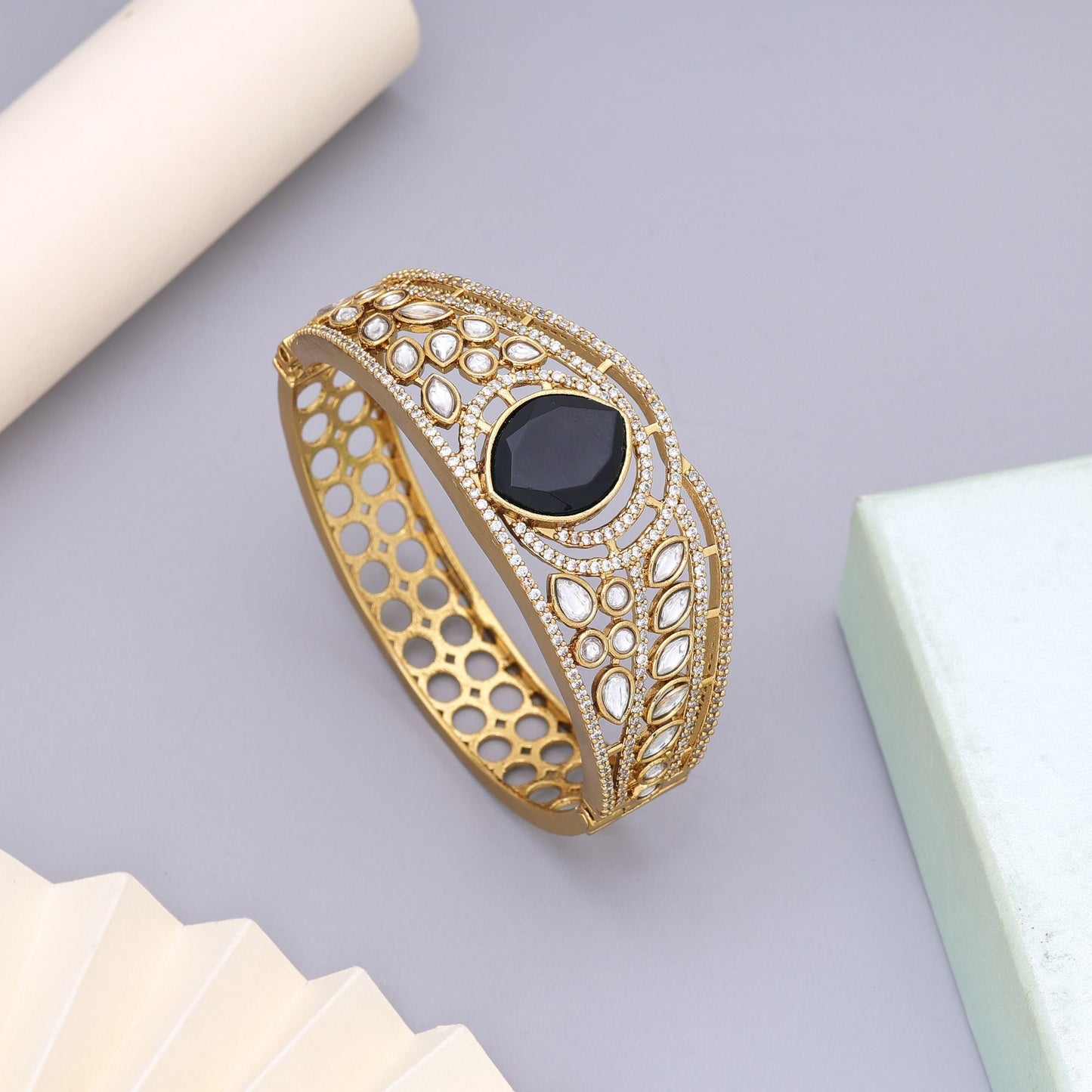 Schwarzes amerikanisches Diamantarmband, gefertigt für ein mutiges Statement-Styling