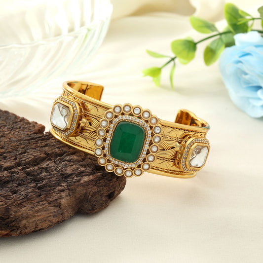 Grünfarbiges Armband mit amerikanischen Diamanten Klassisches, elegantes ethnisches Schmuckdesign