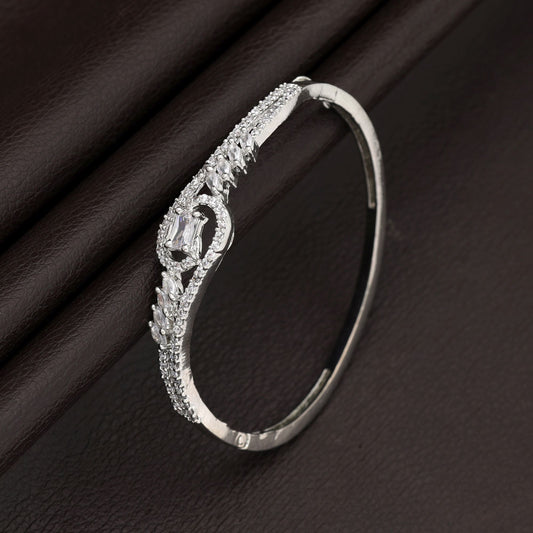 Silbernes American Diamond Armband Klassische Minimalistische Moderne Schmuckkollektion Design