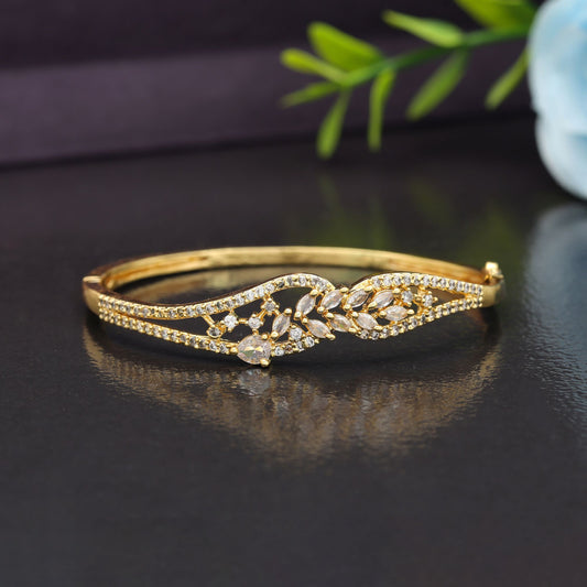 Goldfarbenes American Diamond Armband Königliche Hochzeits-Statement-Schmuckkollektion Design