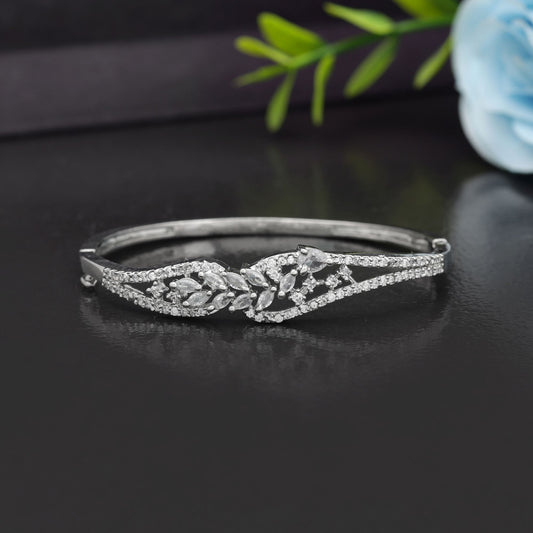 Silberfarbenes Armband mit amerikanischen Diamanten, elegant, Partykleidung, stilvolle Schmuckkollektion