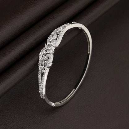 Silberfarbenes Armband mit amerikanischen Diamanten, elegant, Partykleidung, stilvolle Schmuckkollektion