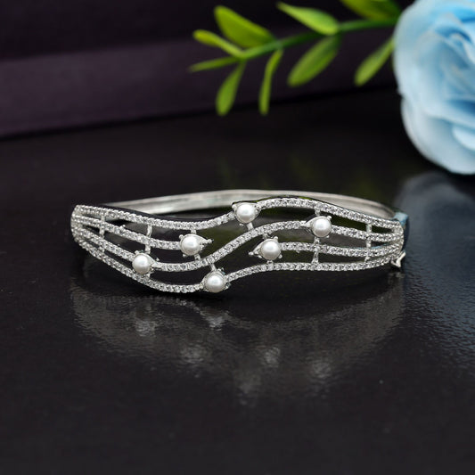 Silbernes amerikanisches Diamantarmband – Minimalistisch, elegant, Schmuckkollektion für den Alltag