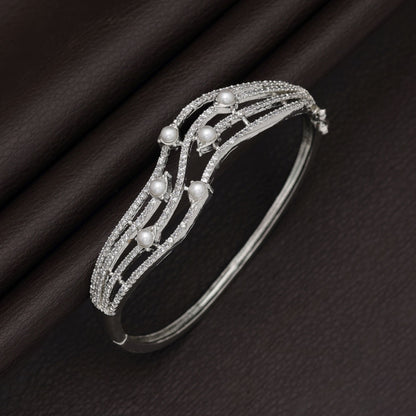 Silbernes amerikanisches Diamantarmband – Minimalistisch, elegant, Schmuckkollektion für den Alltag