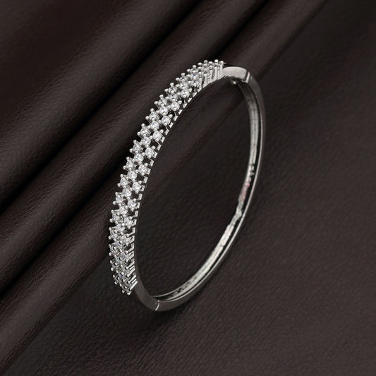 Silberfarbenes amerikanisches Diamantarmband, trendige, stilvolle, moderne Schmuckkollektion Design