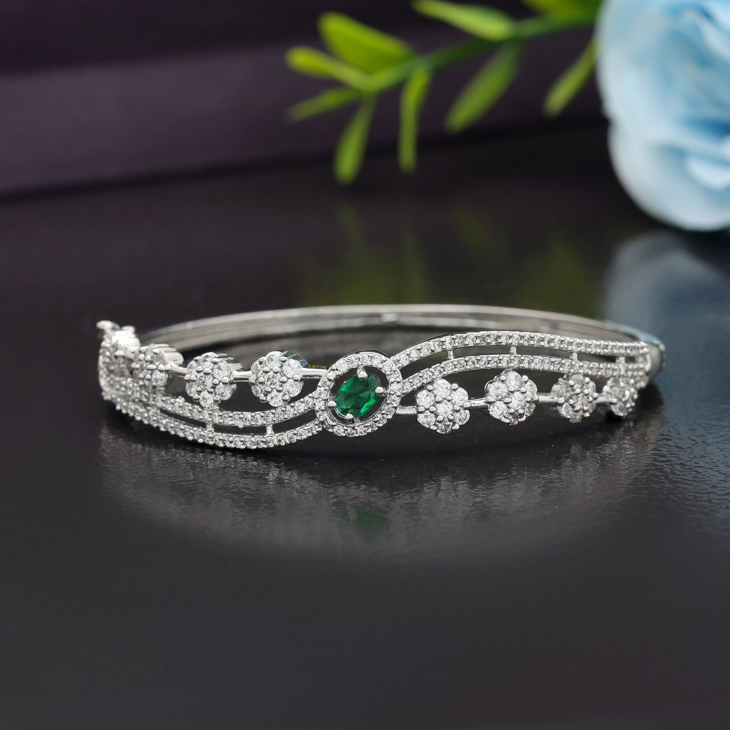 Grünes American Diamond Armband Stilvolle ethnische Partyschmuck-Kollektion