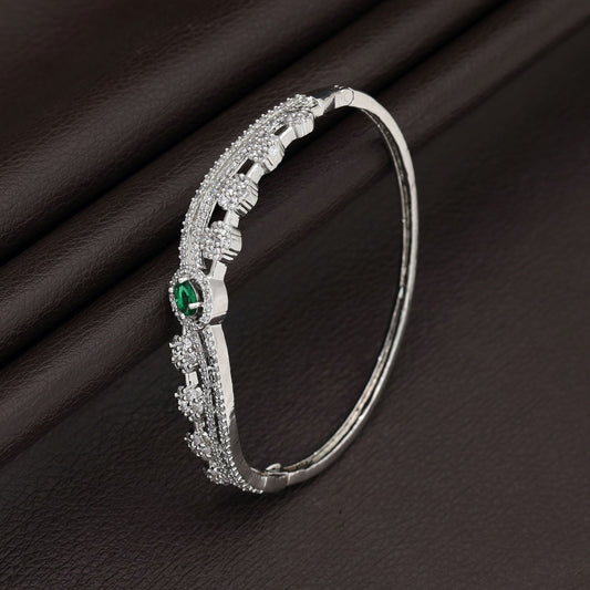 Grünes American Diamond Armband Stilvolle ethnische Partyschmuck-Kollektion