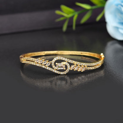 Goldfarbenes American Diamond Armband Klassische traditionelle Hochzeitsschmuckkollektion Design