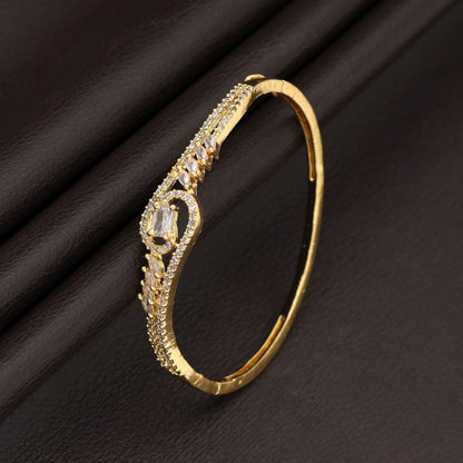 Goldfarbenes American Diamond Armband Klassische traditionelle Hochzeitsschmuckkollektion Design