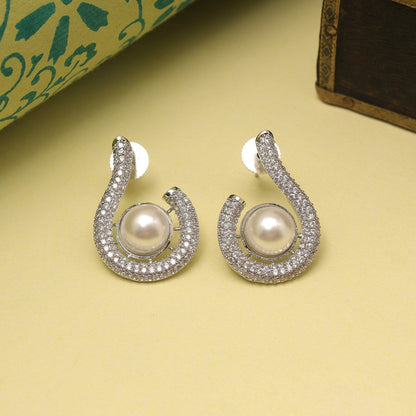 Silberfarbene amerikanische Diamantohrringe mit schimmerndem Finish im königlichen Stil