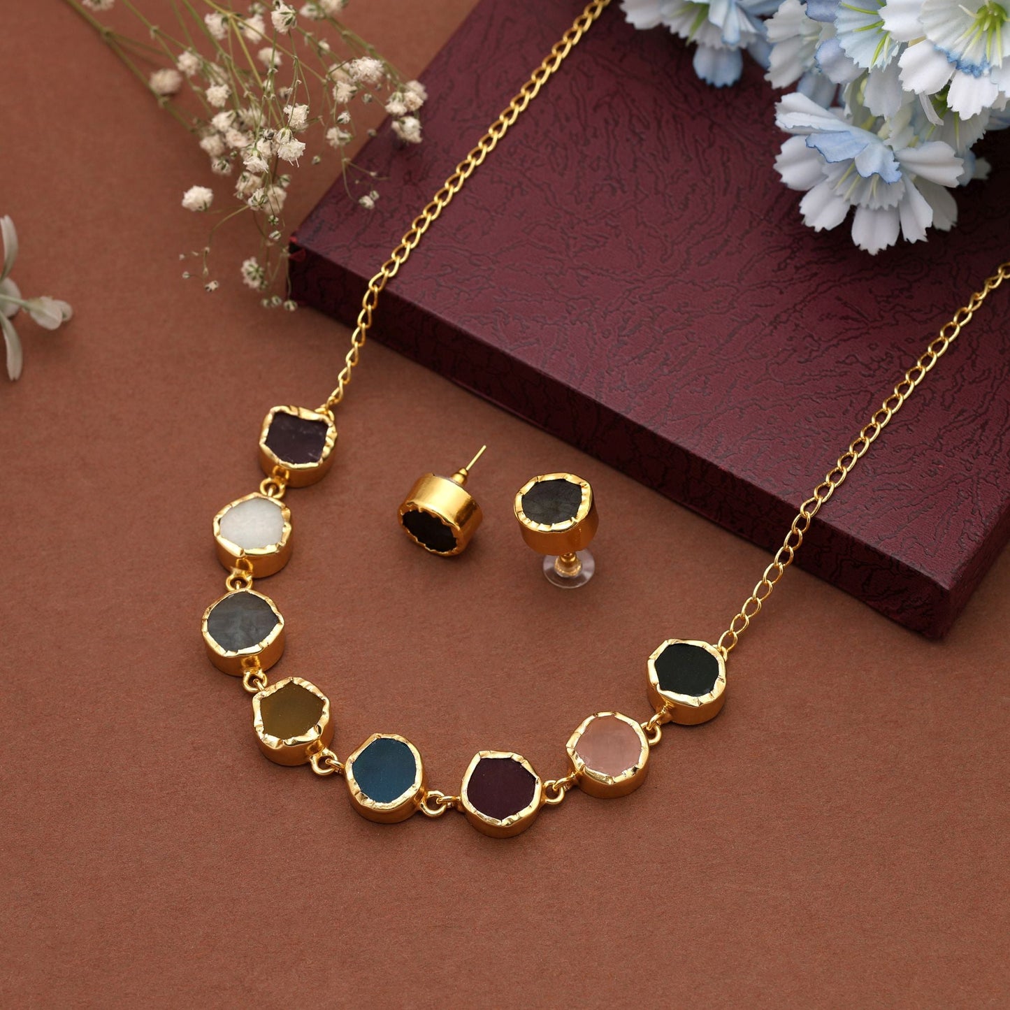 Assorted Color Amrapali Necklace Set Offering Vibrant Necklace Artistry For Festive And Wedding Occasions