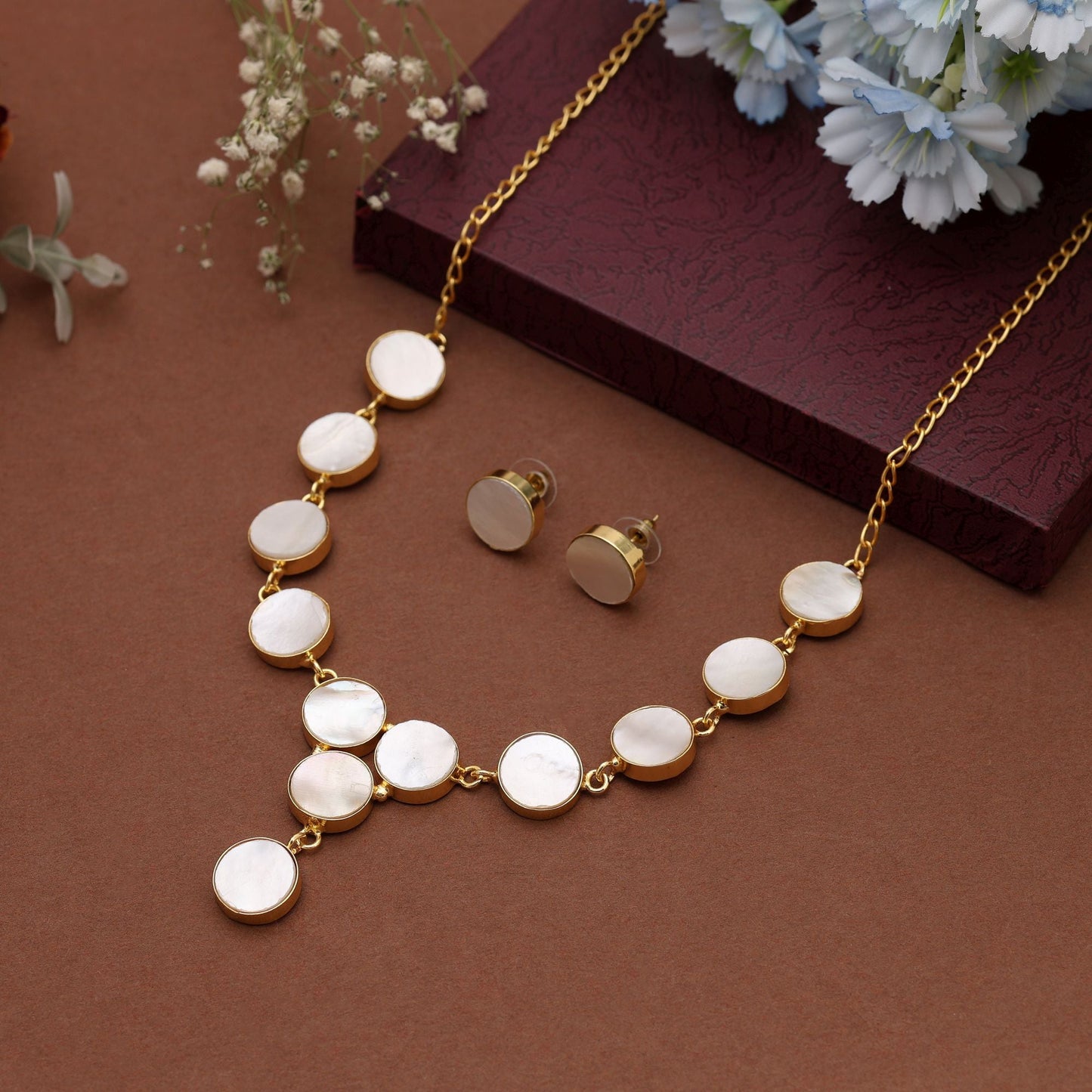Weißes Amrapali-Halsketten-Set – ruhige Eleganz für Hochzeiten und Feiern