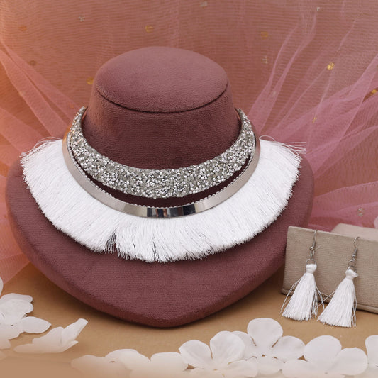 Silver Color Fashion Hansli Necklace Set With Elegant Minimal Appeal