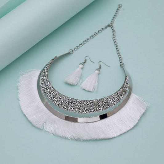 Silver Color Fashion Hansli Necklace Set With Elegant Minimal Appeal