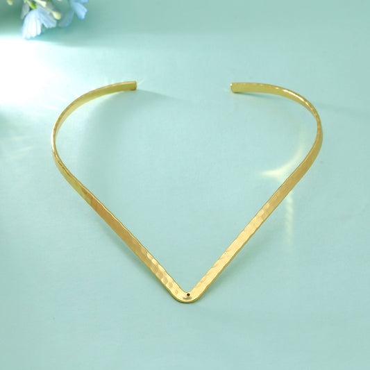 Goldfarbene Mode-Hansli-Halskette Klassischer ethnischer Brautstil Markanter Choker-Schmuck
