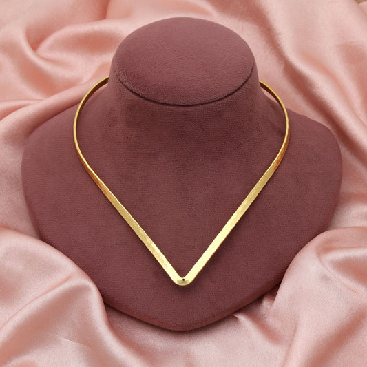 Goldfarbene Mode-Hansli-Halskette Klassischer ethnischer Brautstil Markanter Choker-Schmuck