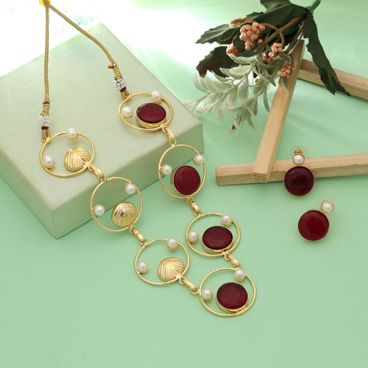 Anmutiges Amrapali-Halskettenset in Weinrot für Hochzeiten, festliche und traditionelle Mode