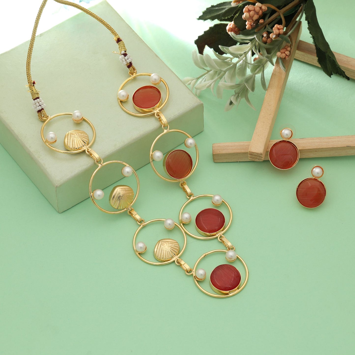 Elegantes Amrapali-Halskettenset in Orange mit traditionellem, ethnischem königlichem Schmuckdesign