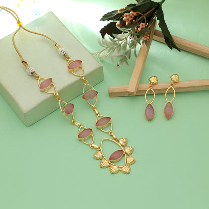 Stilvolles Amrapali-Halskettenset in Rosa mit elegantem ethnischem Brautschmuck-Finish