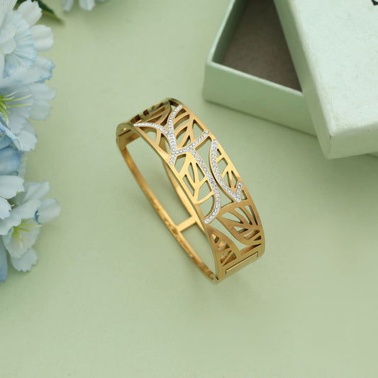 White Color Openable Anti Tarnish Bracelet With Elegant Modern Minimal Jewelry Design