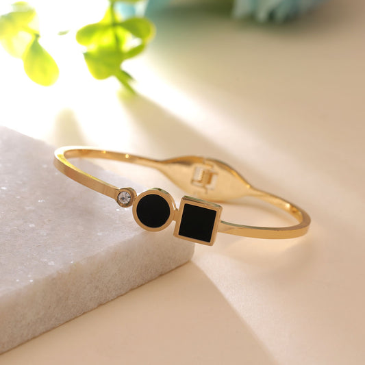 Black Color Anti Tarnish Bracelet with Durable Premium Finish Design