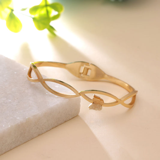 Gold Color Anti Tarnish Bracelet with Long Lasting Shine Protection