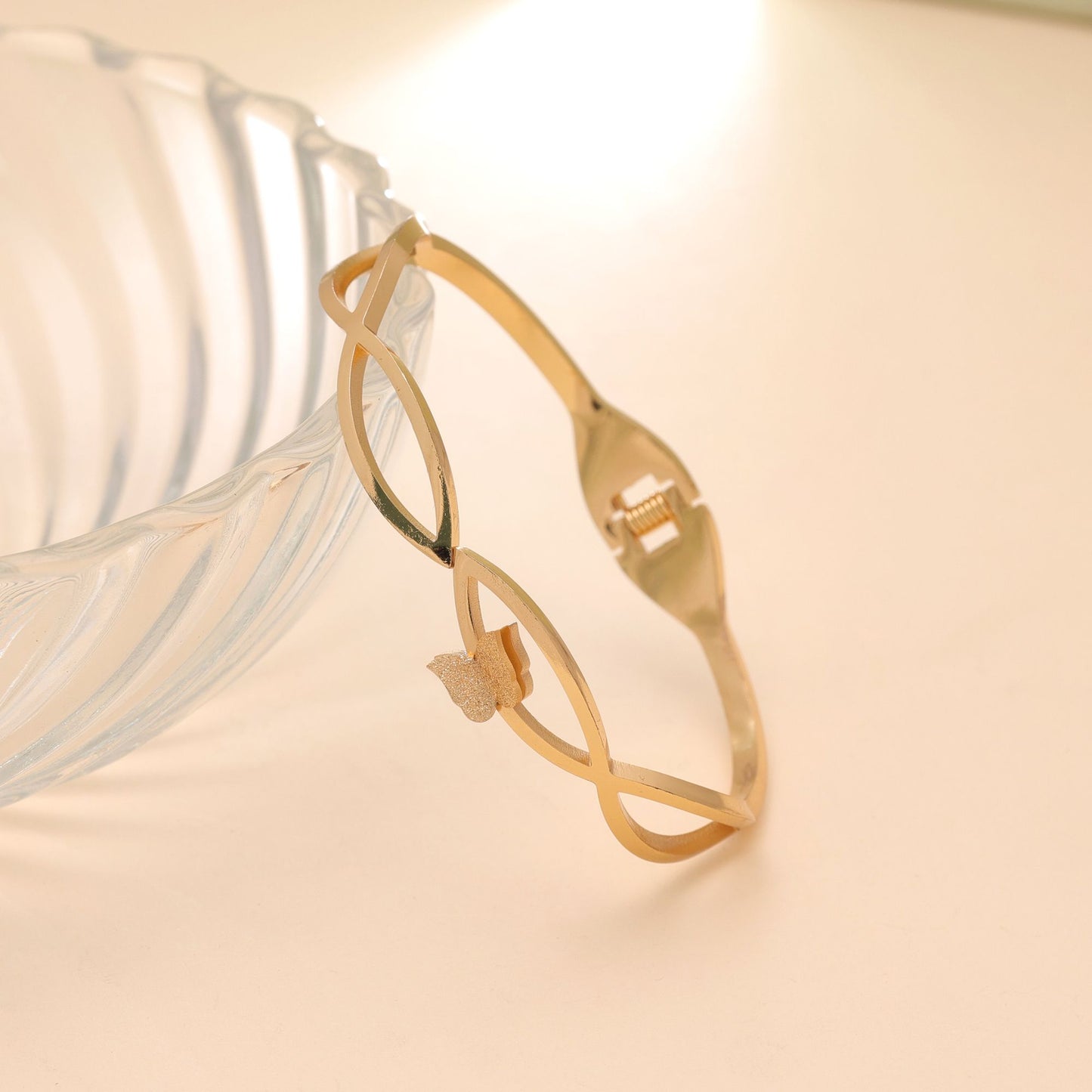 Gold Color Anti Tarnish Bracelet with Long Lasting Shine Protection