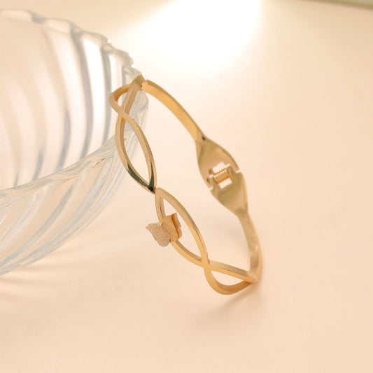 Gold Color Anti Tarnish Bracelet with Long Lasting Shine Protection