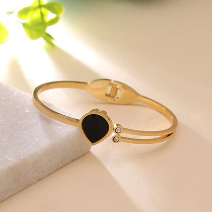 Black Color Anti Tarnish Bracelet with Trendy Sophisticated Appearance
