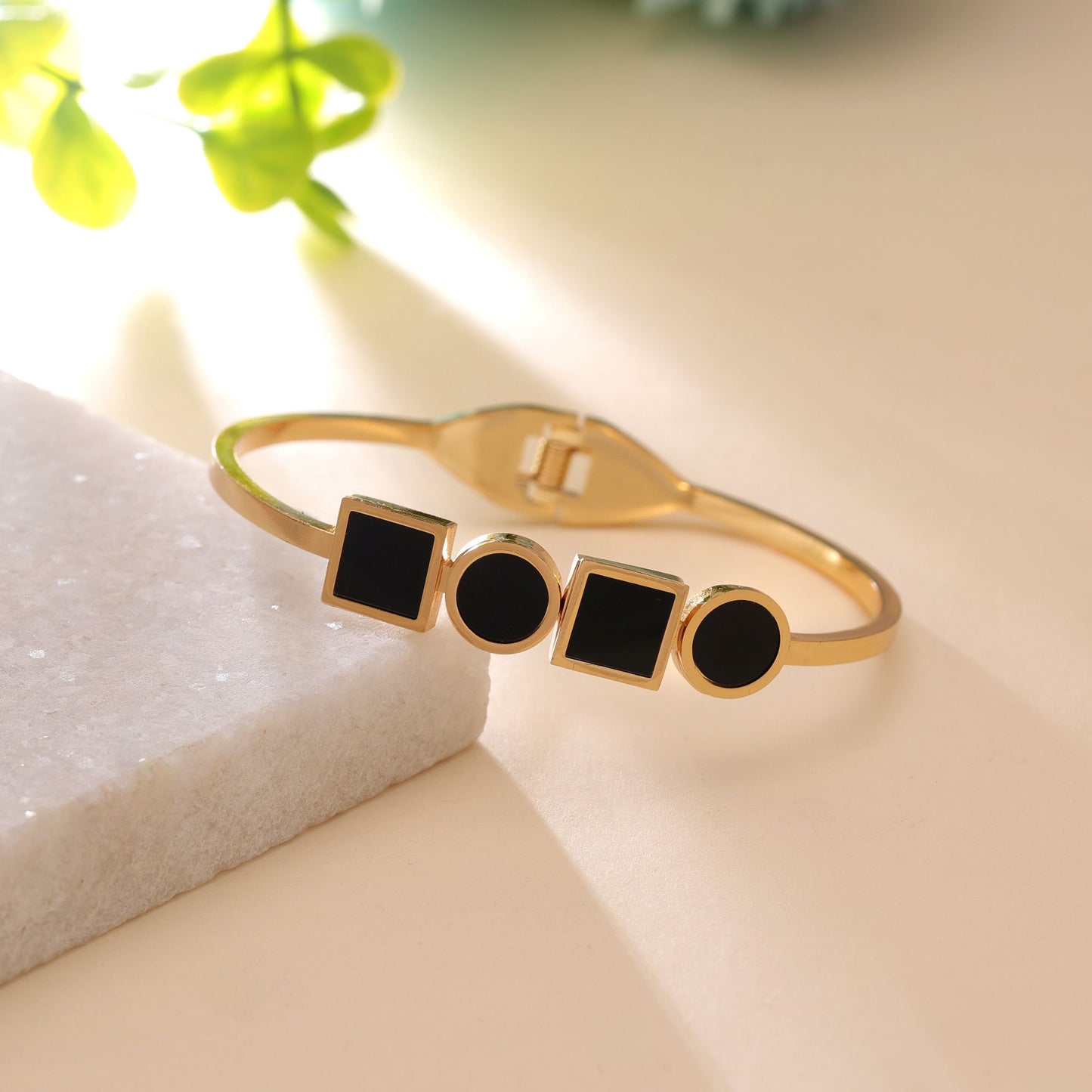 Black Color Anti Tarnish Bracelet with Stylish Durable Craftsmanship