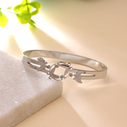 Silver Color Anti Tarnish Bracelet with Elegant Everyday Fashion Appeal