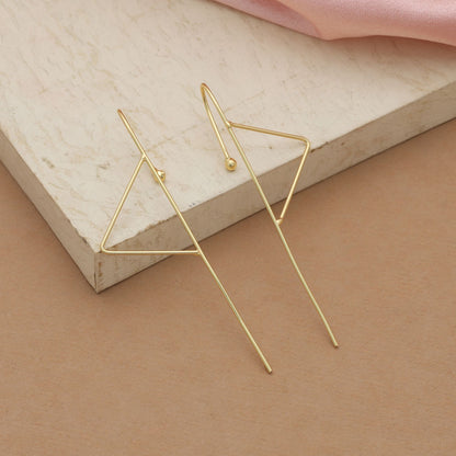 Goldfarbener Earcuff Minimalistisch Trendiger Ohrwickel Designer Modeschmuck Accessoire für Damen