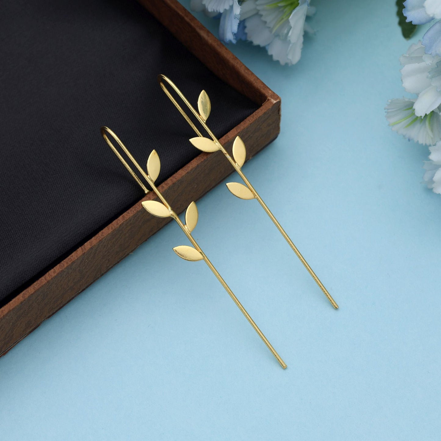 Goldfarbene Earcuff Designer Ohrklemme Modeschmuck Trendiger Moderner Stil Accessoire